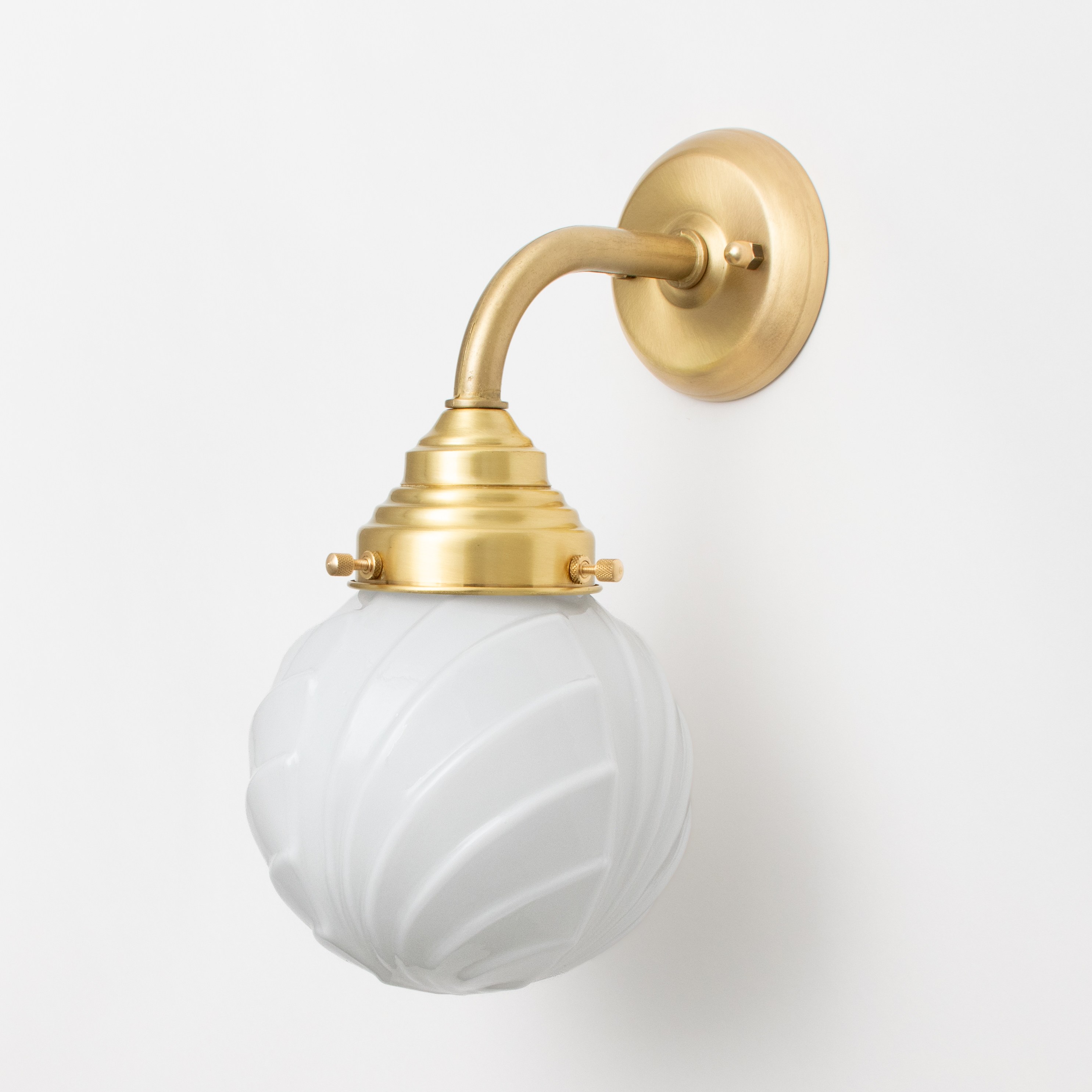 Wall Lamp Swingbulb Curve Brass