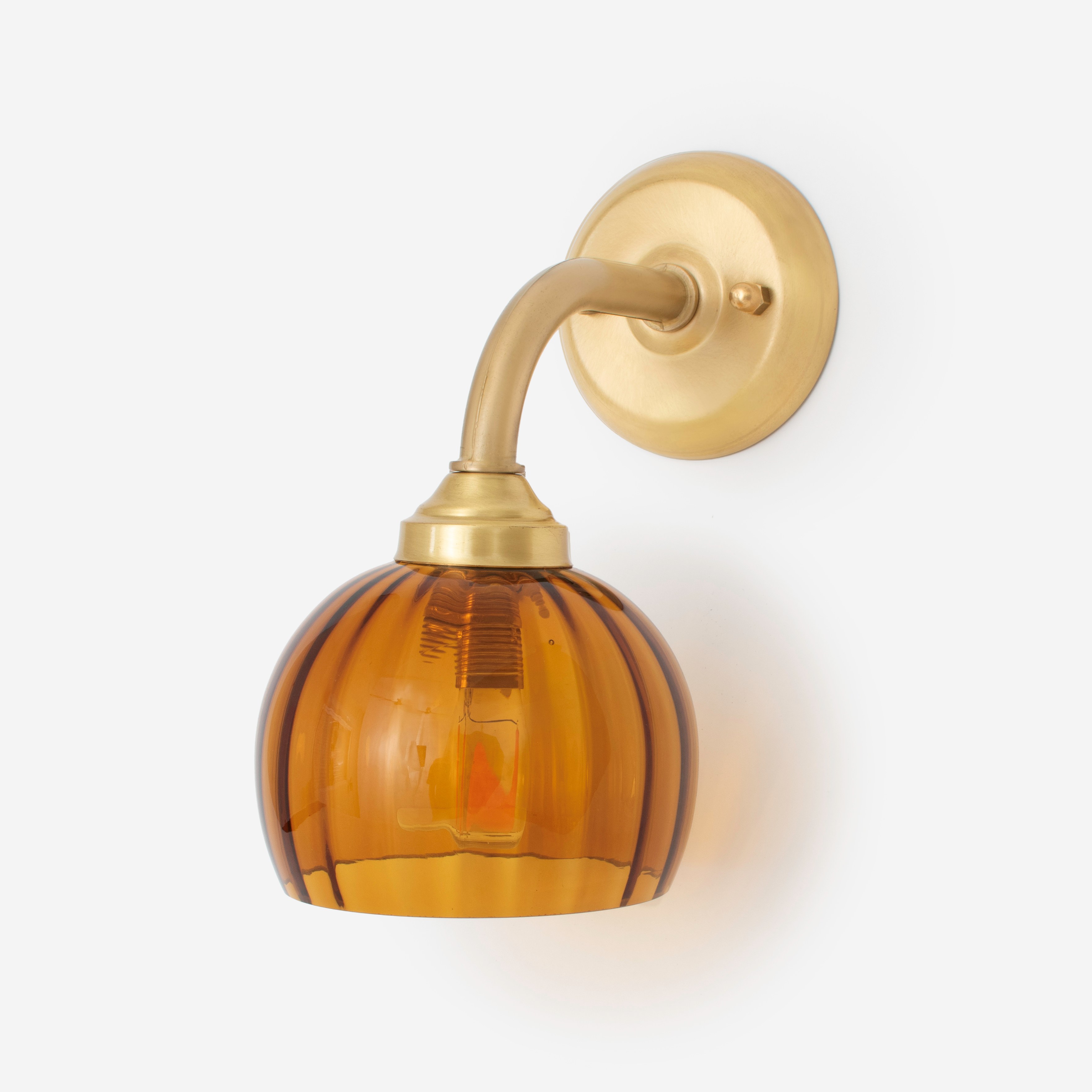 Wandleuchte Calabash Amber Small  Curve Messing