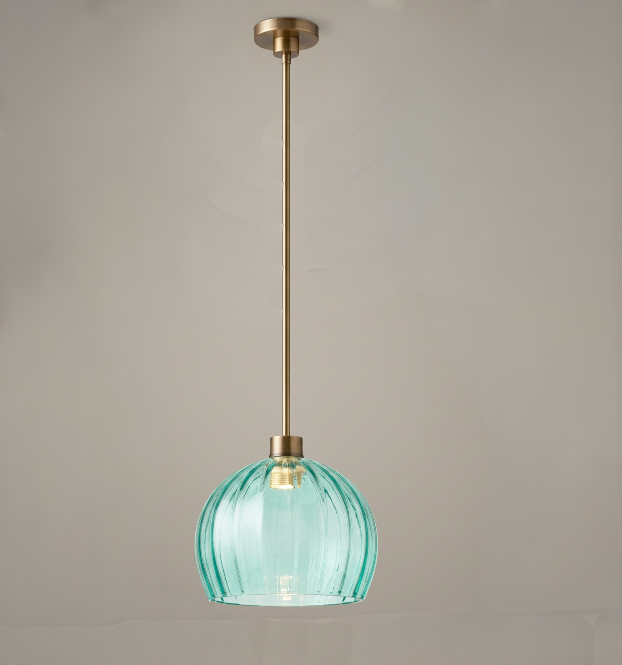voorbeeld van een van onze Lampes suspendues colorées